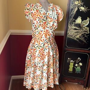 U.S. 6/EU 10 Palava Rita dress in Spirals print